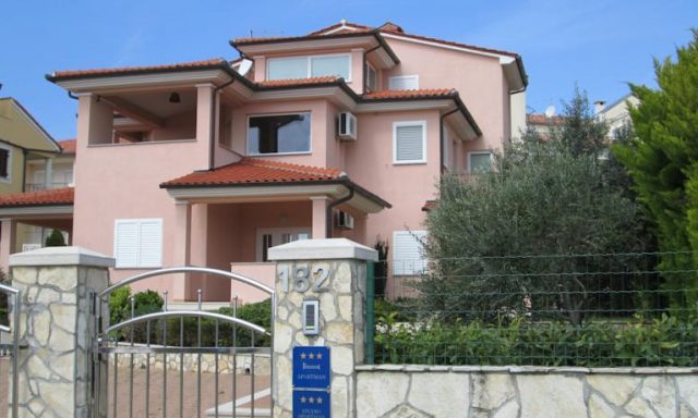 Apartments Villa Fernetich